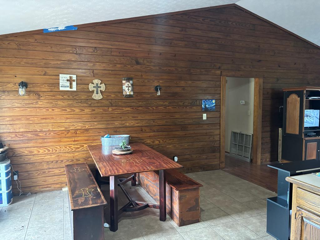 349 New Hope Road Mauk, GA 31058 - Photo 14 of 48 shiplap walls in great room