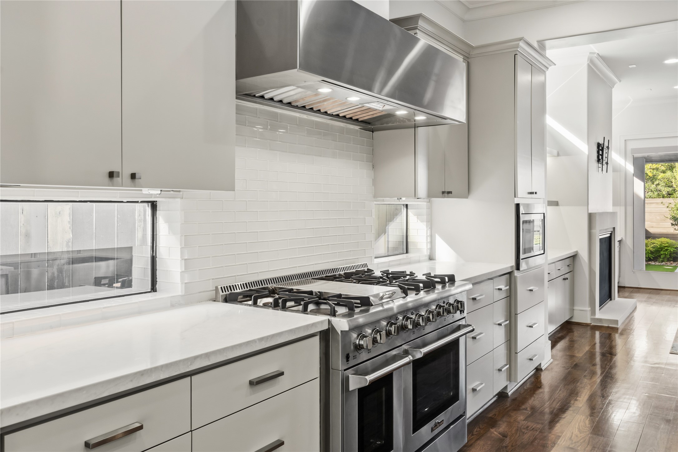 6011 Burgoyne Road, Unit A Houston, TX 77057 - Photo 11 of 46 Gas range cook top