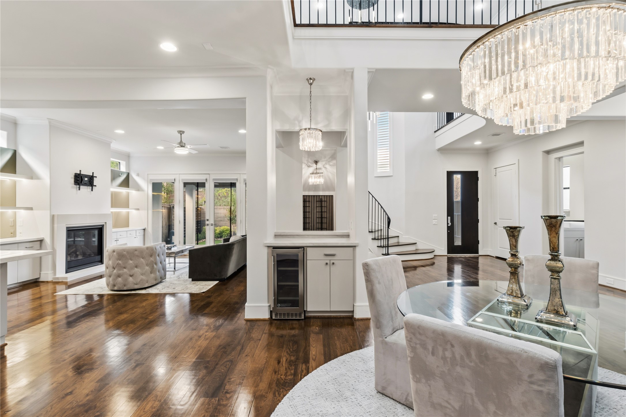 6011 Burgoyne Road, Unit A Houston, TX 77057 - Photo 13 of 46 Dining/Living