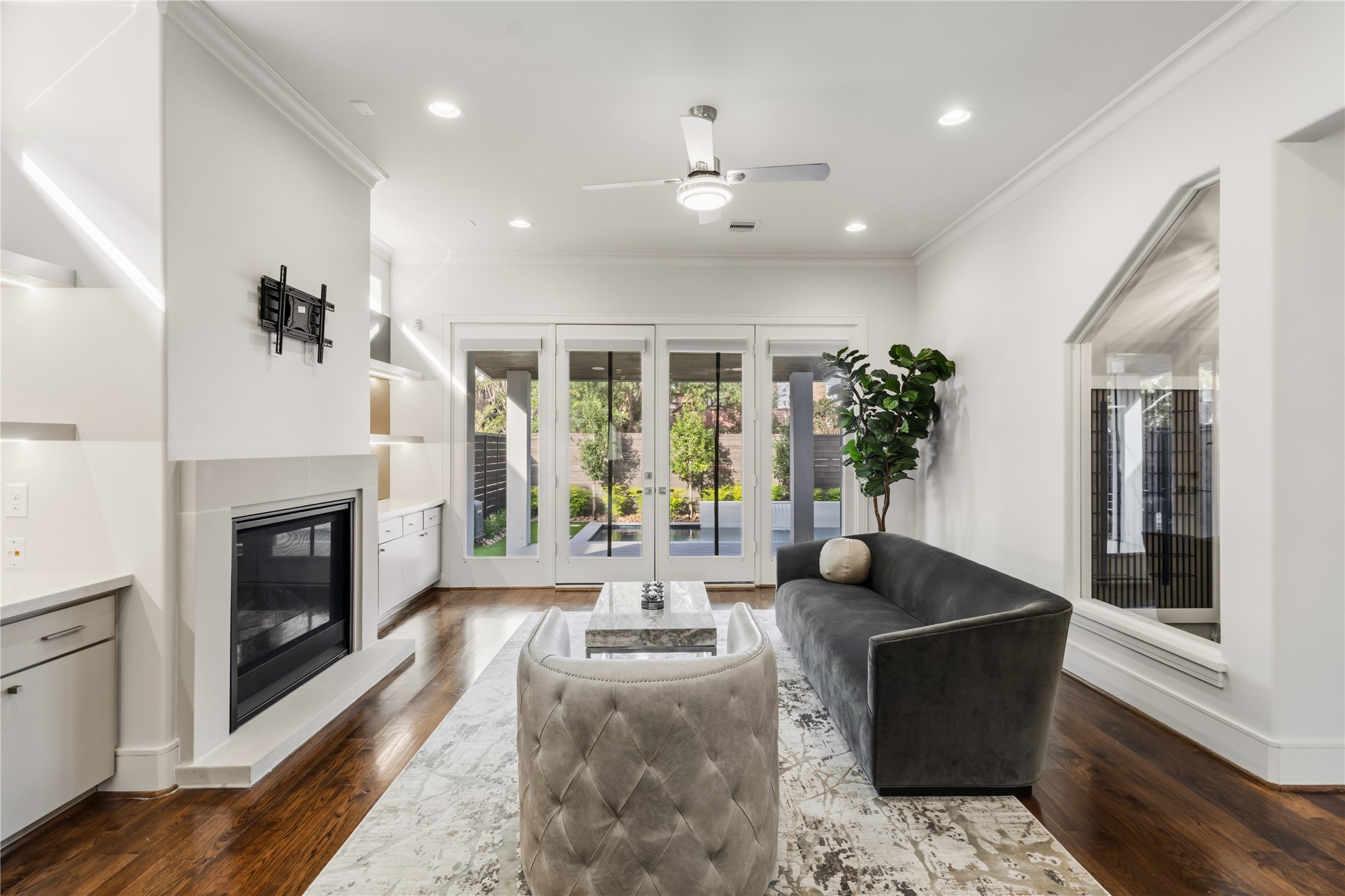 6011 Burgoyne Road, Unit A Houston, TX 77057 - Photo 15 of 46 Living room