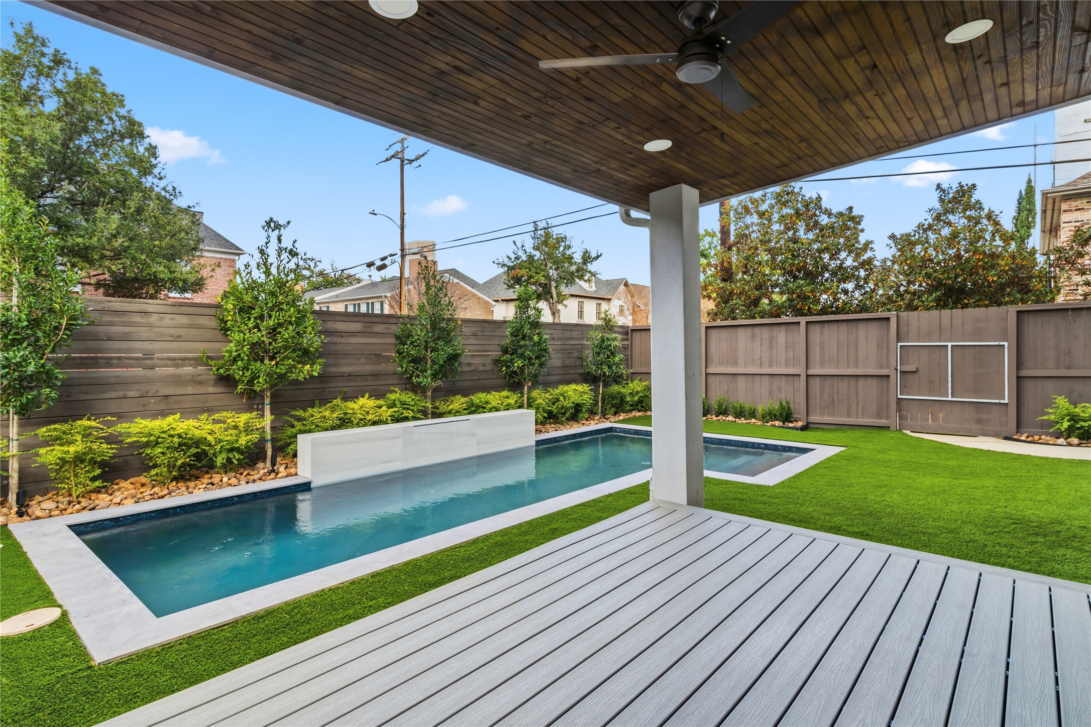6011 Burgoyne Road, Unit A Houston, TX 77057 - Photo 16 of 46 Covered patio
