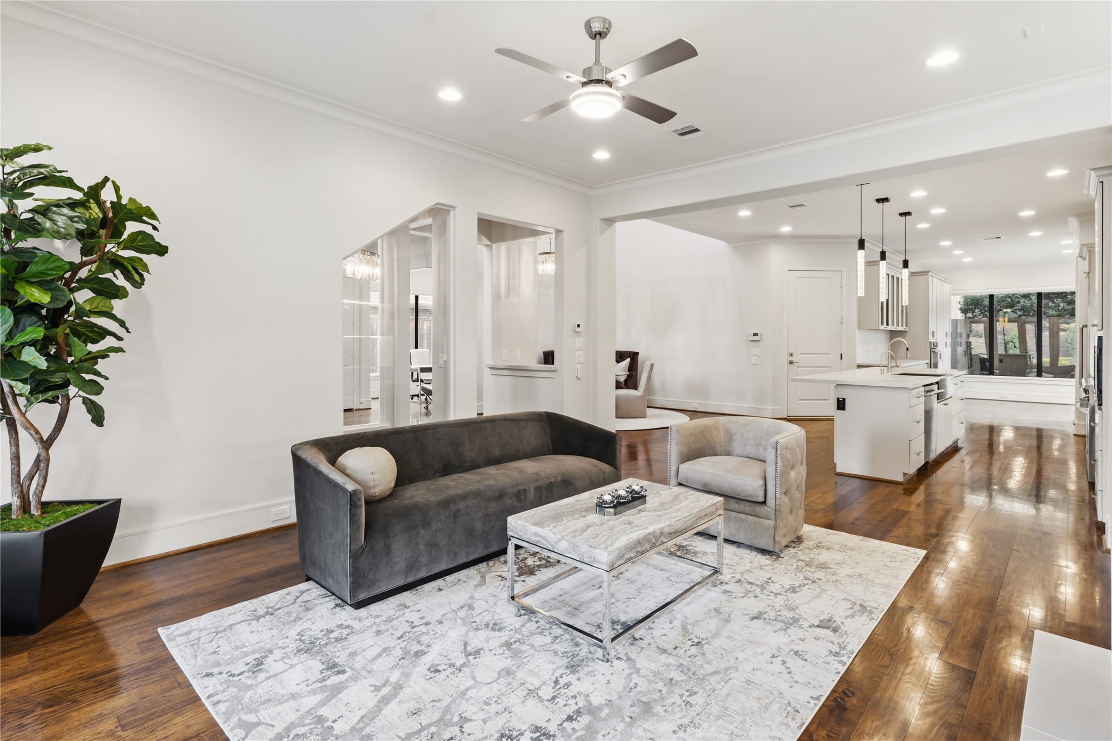 6011 Burgoyne Road, Unit A Houston, TX 77057 - Photo 20 of 46 Living room