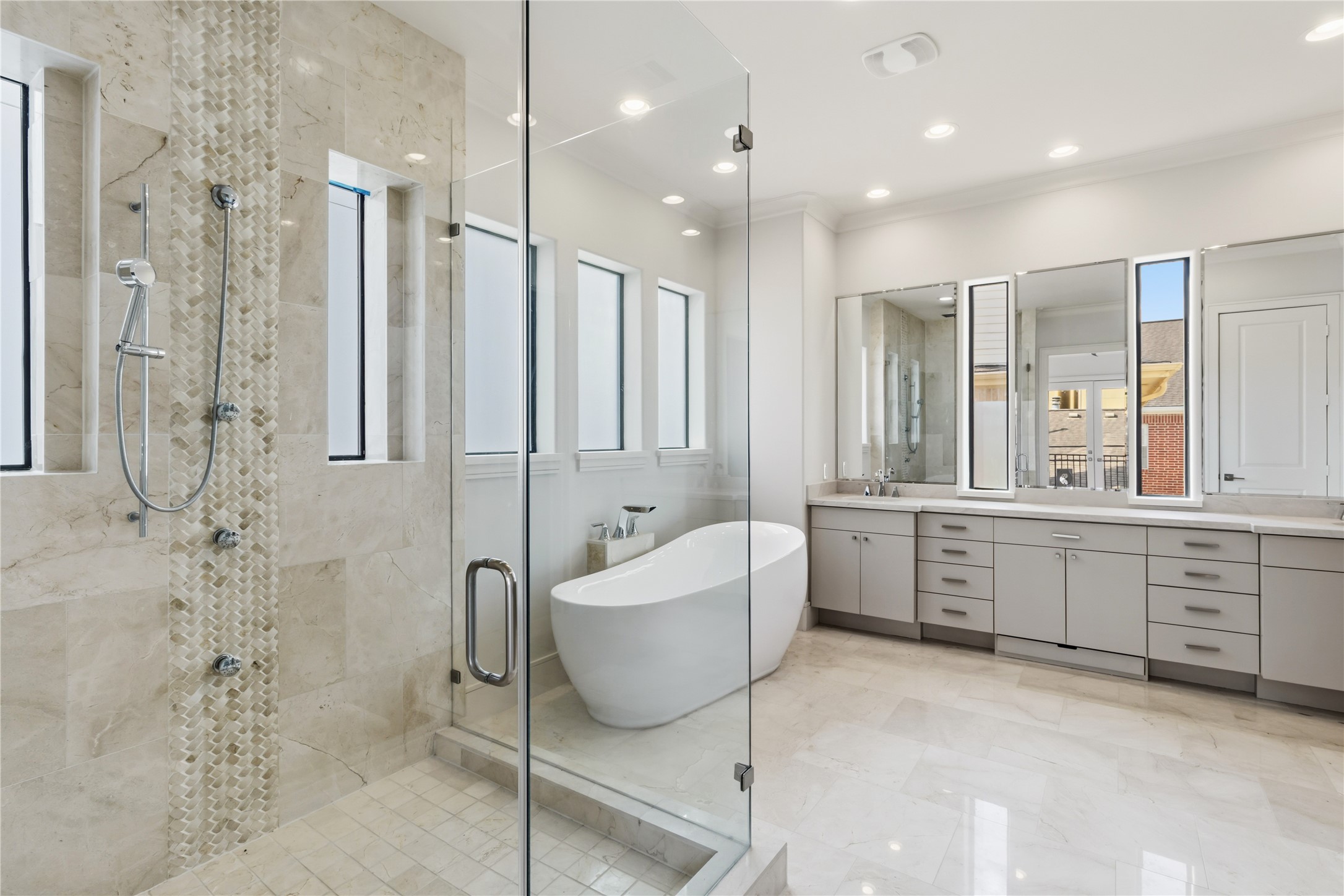 6011 Burgoyne Road, Unit A Houston, TX 77057 - Photo 28 of 46 Primary bathroom