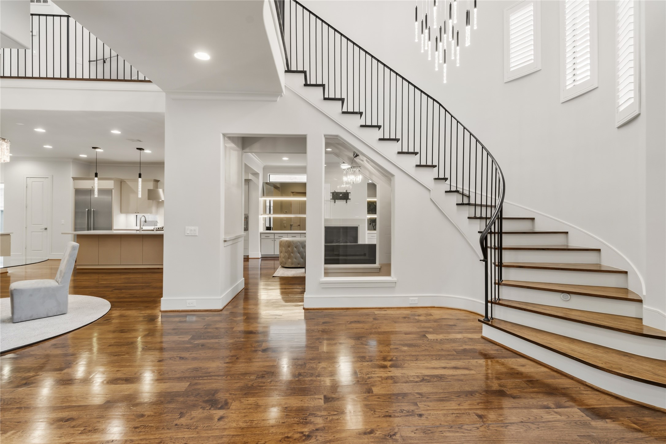 6011 Burgoyne Road, Unit A Houston, TX 77057 - Photo 3 of 46 Spiral staircase