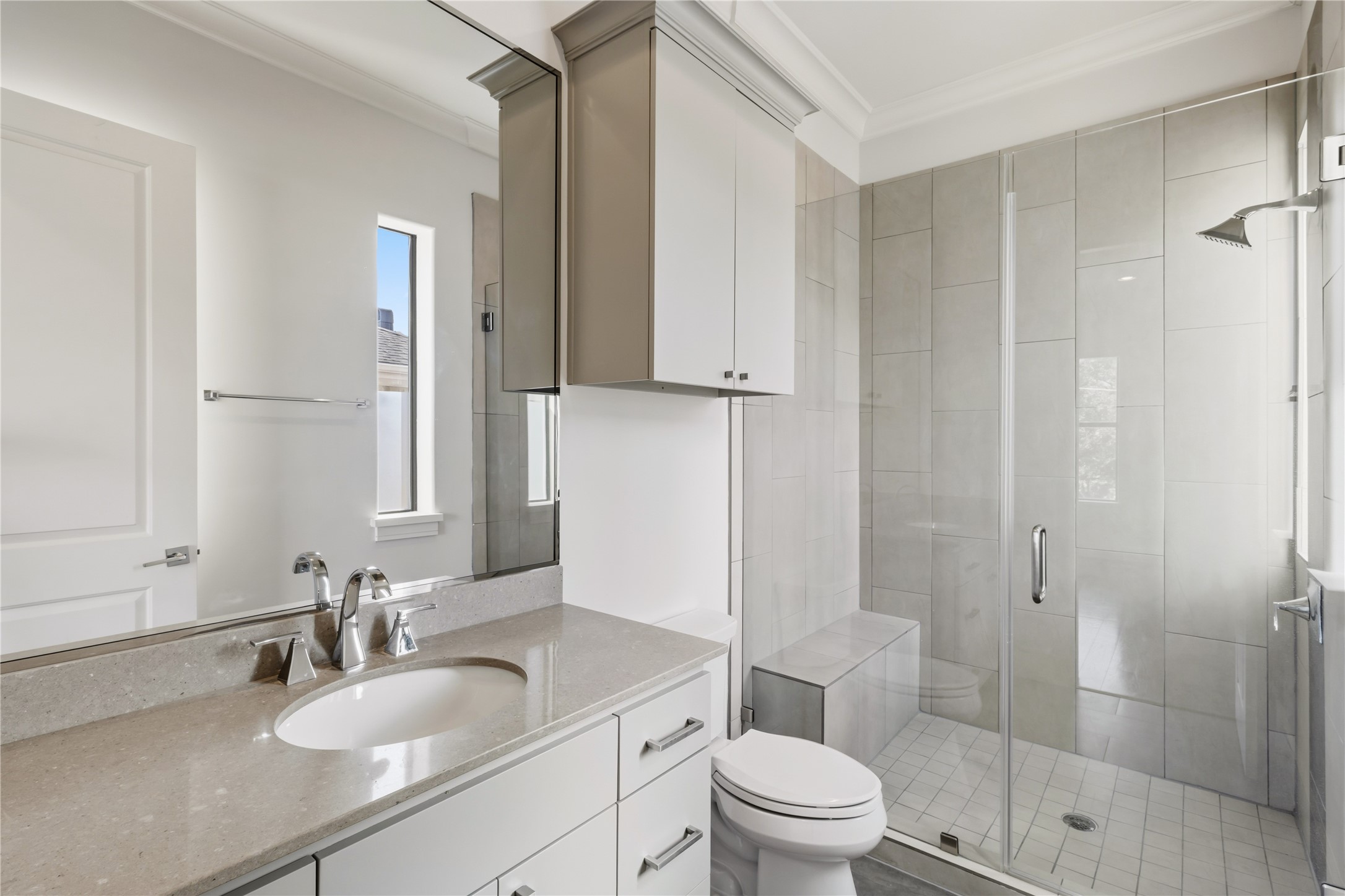 6011 Burgoyne Road, Unit A Houston, TX 77057 - Photo 35 of 46 En-Suite bathroom