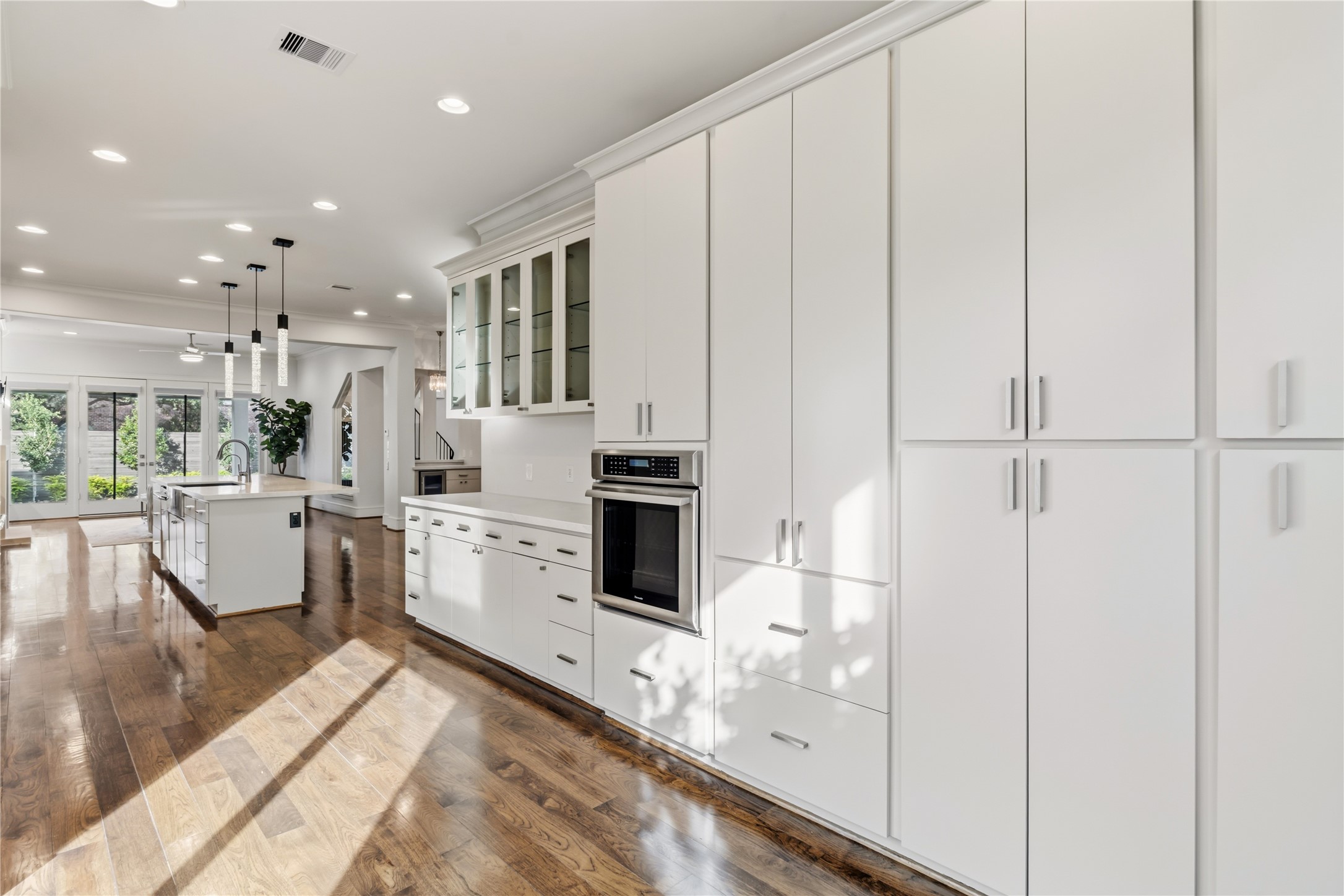 6011 Burgoyne Road, Unit A Houston, TX 77057 - Photo 9 of 46 Extra cabinets by breakfast area