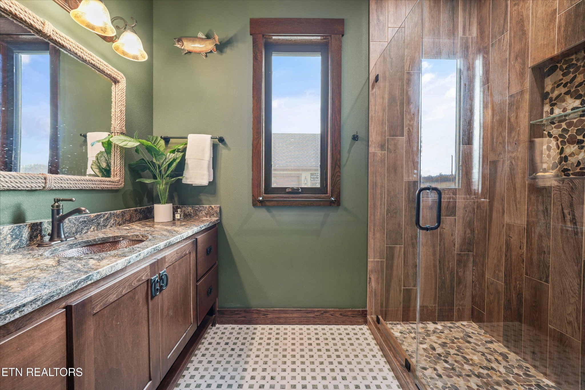 1150 Hillendale Road Crossville, TN 38572 - Photo 22 of 42 a bathroom with a sink and a mirror