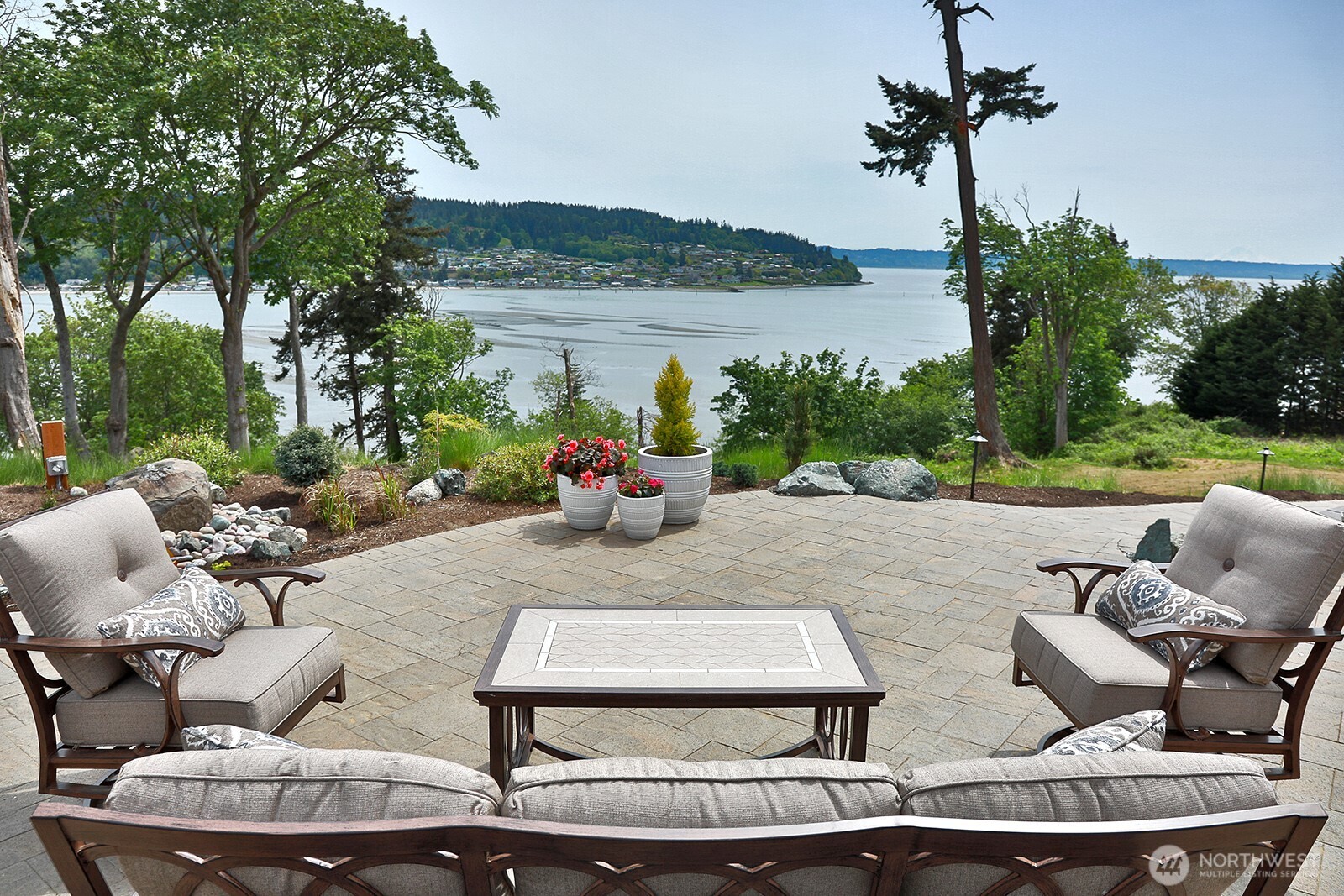 8065 South George Drive Clinton, WA 98236 - Photo 3 of 40