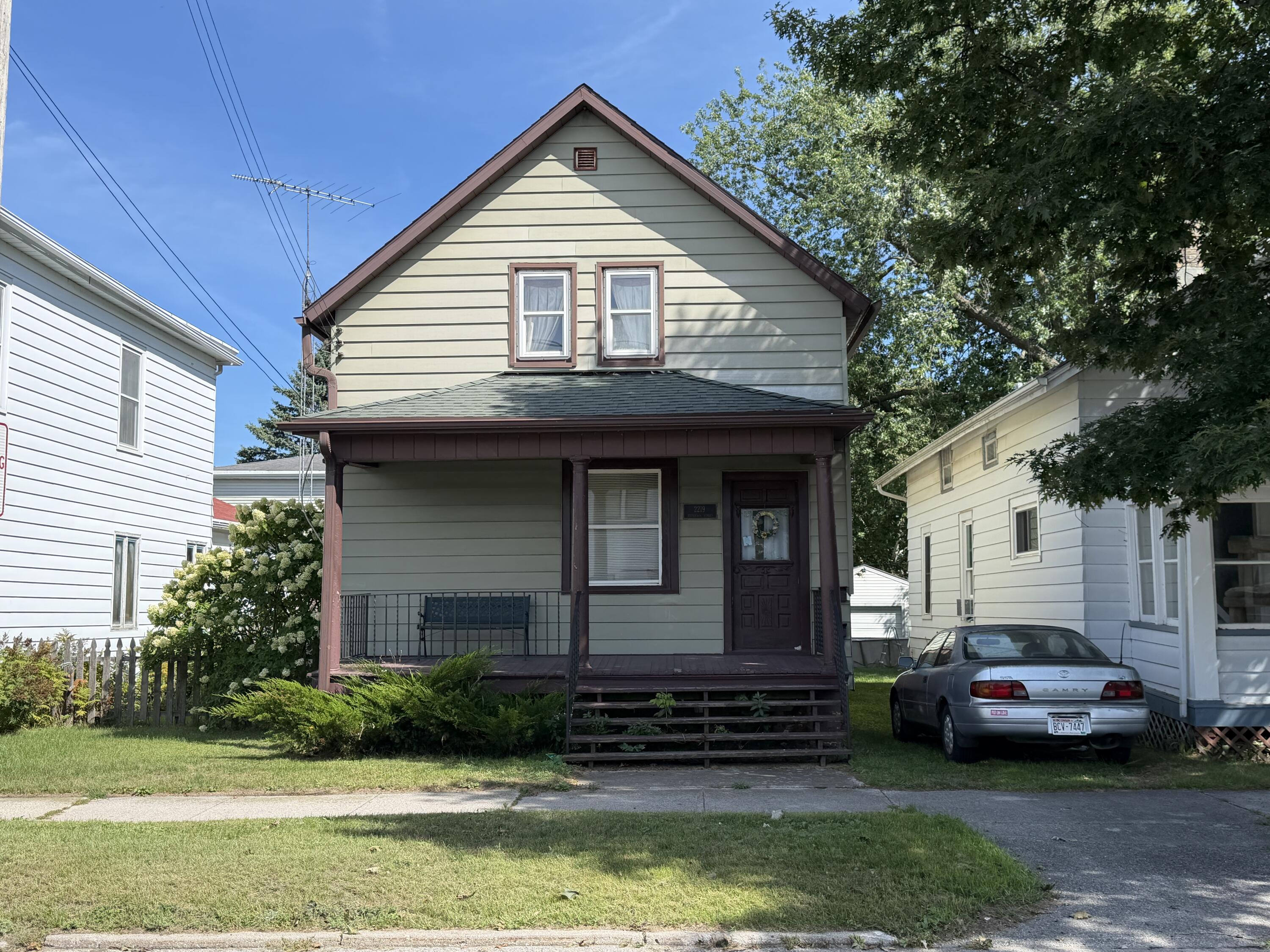 2219 Jefferson Street Two Rivers, WI 54241 - Photo 1 of 11 IMG_2723