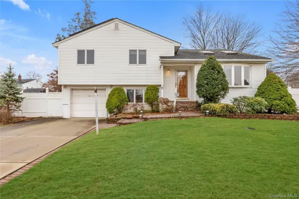 $4,600 | 5 Glenbrook Road, Hicksville, NY 11801
