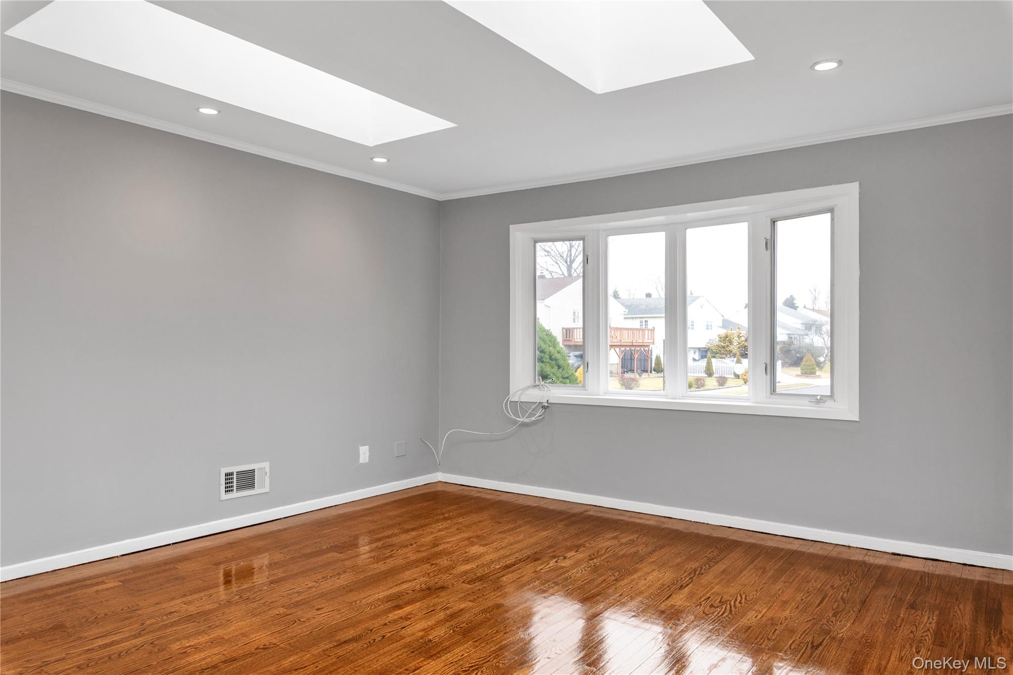 5 Glenbrook Road Hicksville, NY 11801 - Photo 2 of 18