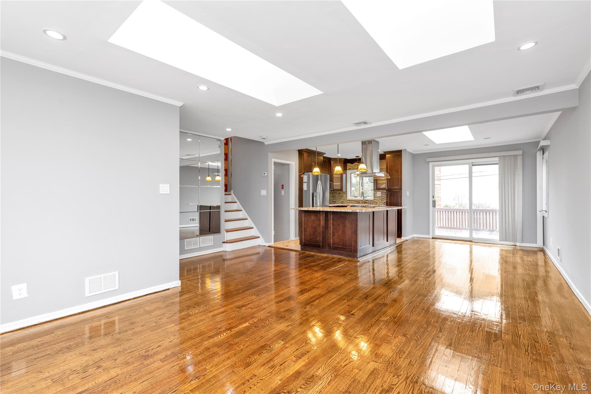 5 Glenbrook Road Hicksville, NY 11801 - Photo 3 of 18
