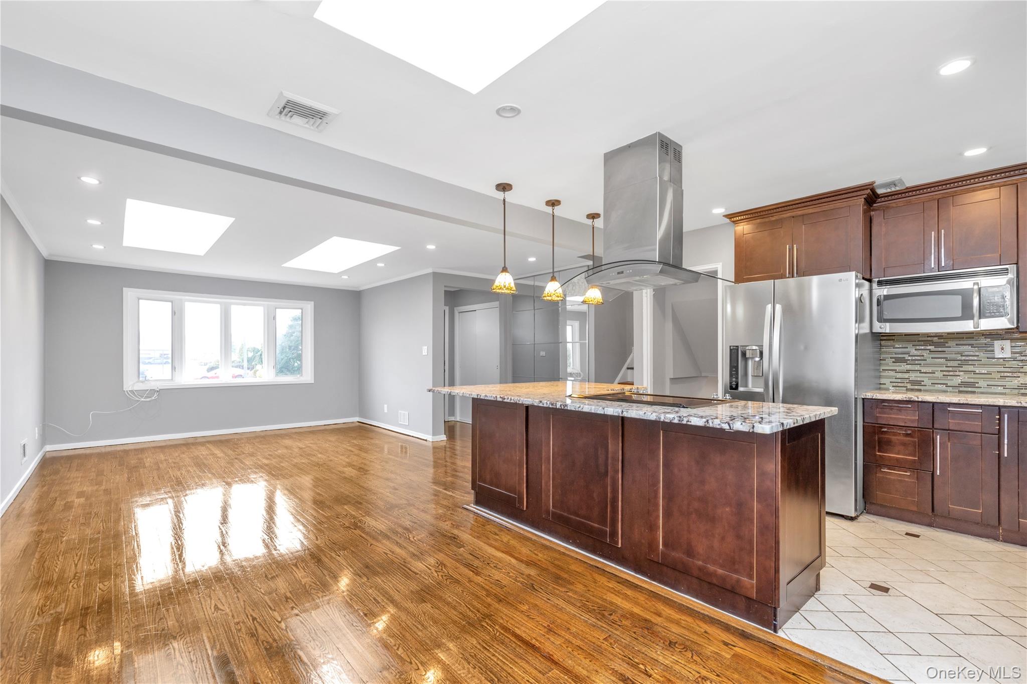 5 Glenbrook Road Hicksville, NY 11801 - Photo 5 of 18