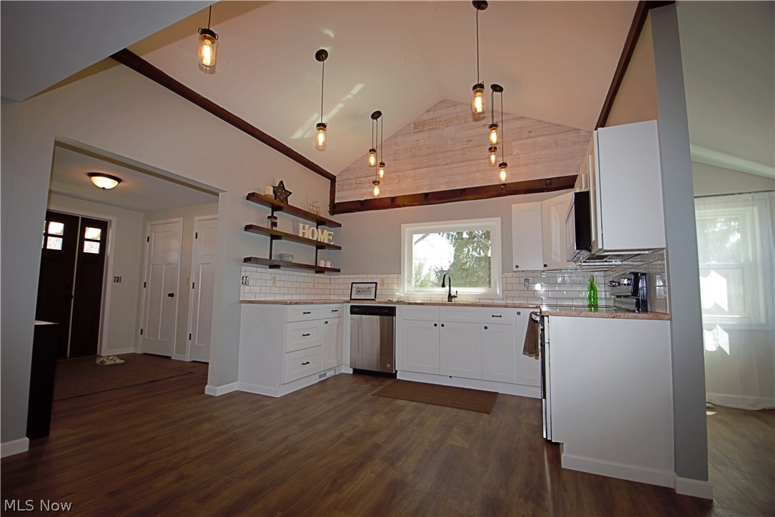 7670 Dewey Road Thompson, OH 44086 - Photo 2 of 34 Tons of details in this vaulted kitchen.