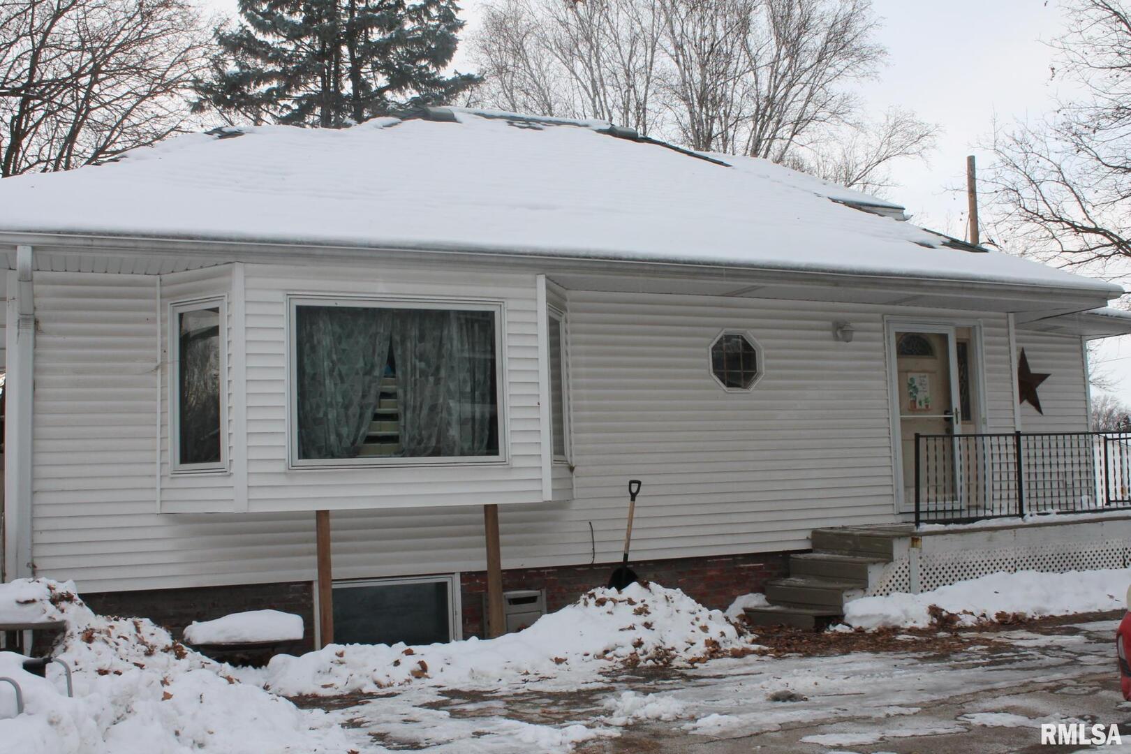 321 West South Street Cambridge, IL 61238 - Photo 4 of 26 a front view of a house