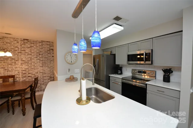 $1,300 | 18801 Nautical Drive, Unit 202, Cornelius, NC 28031