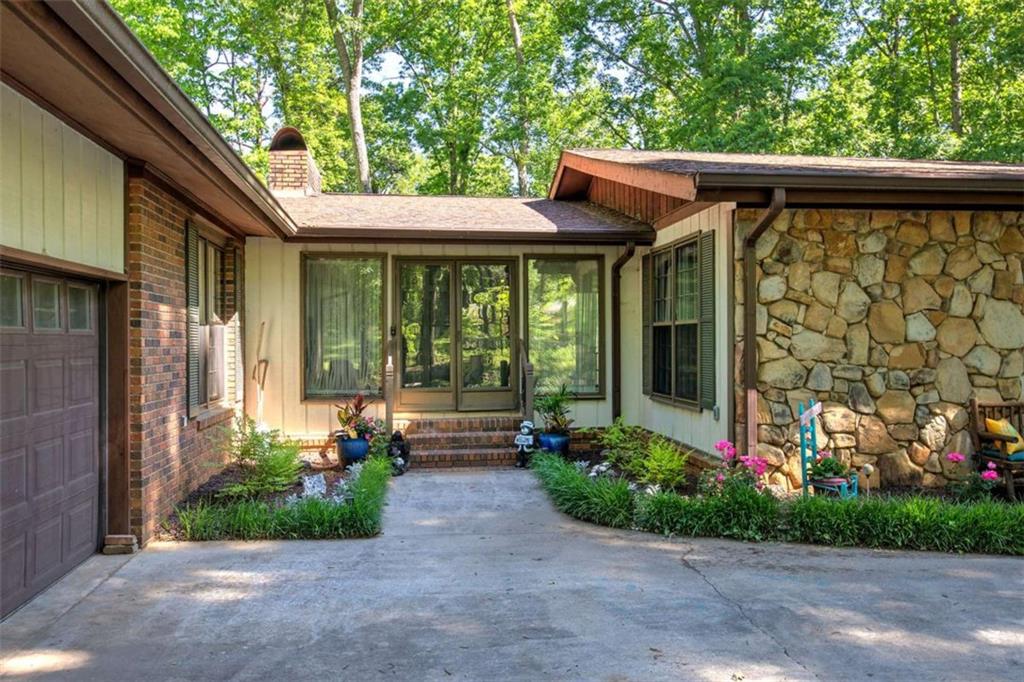 567 Fred Kelly Road Northeast Rome, GA 30161 - Photo 5 of 59 a front view of a house with a yard