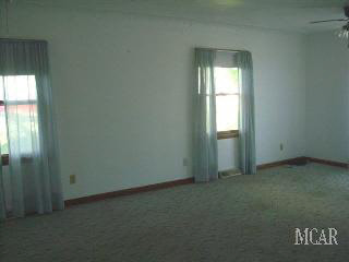 39670 Willow Road New Boston, MI 48164 - Photo 8 of 9 Living room