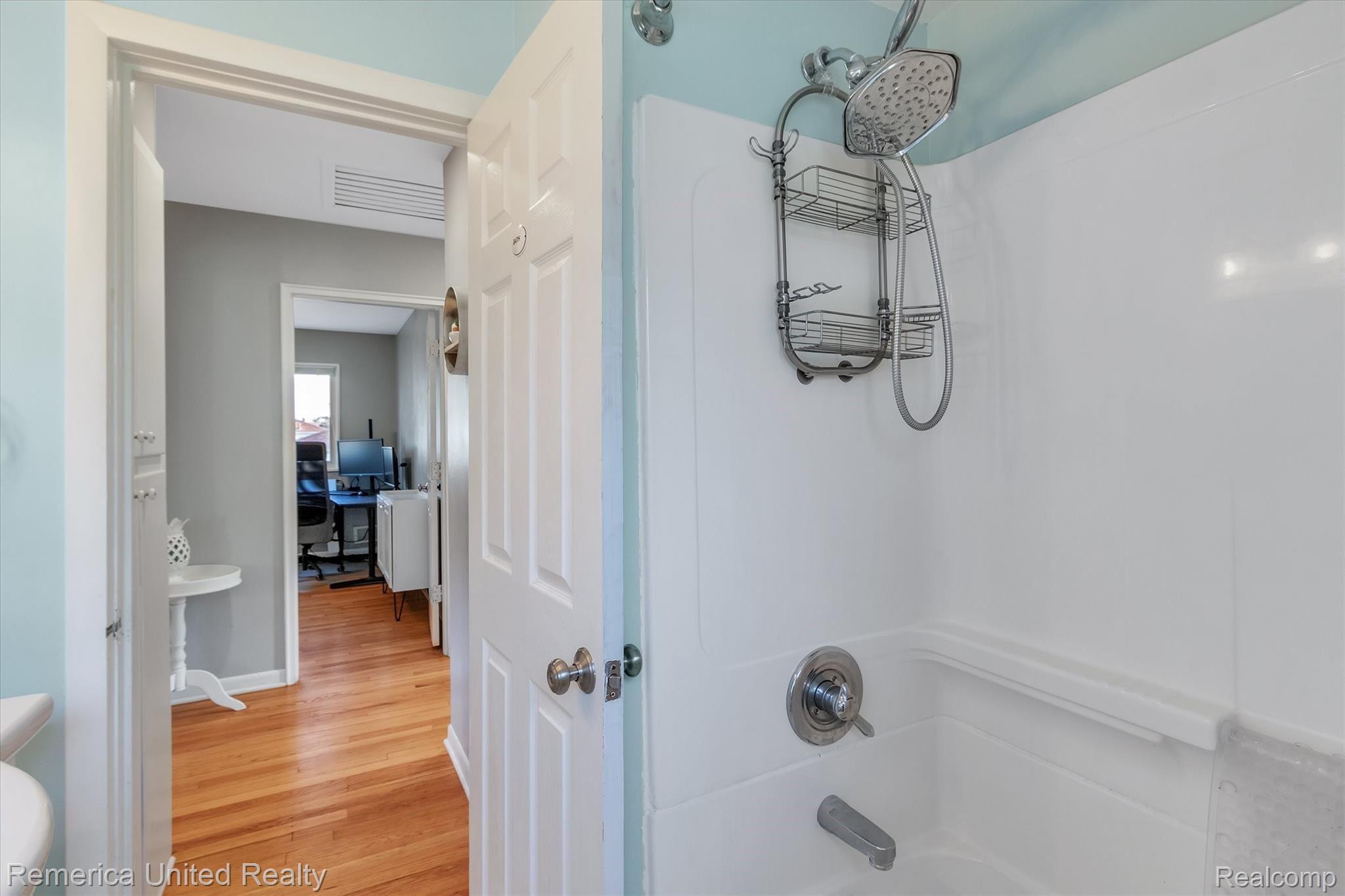 31577 Marblehead Road Farmington, MI 48336 - Photo 29 of 44 29-31577-Marblehead-WindowStill-Real-Estate-Photography-29.jpg