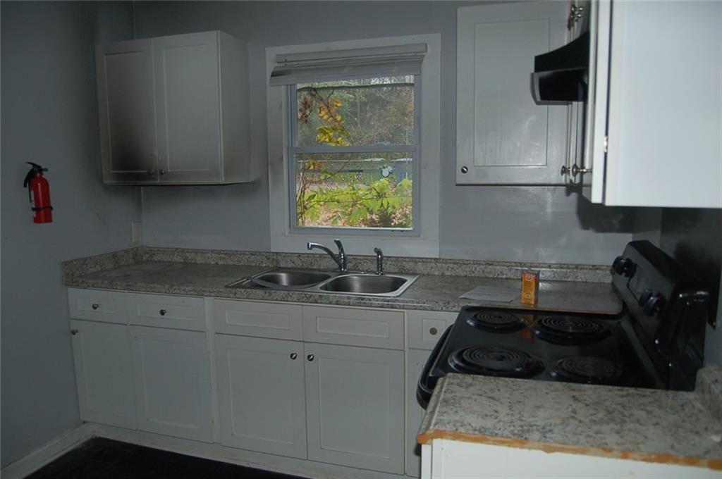 172 Meador Way Southeast Atlanta, GA 30315 - Photo 8 of 18