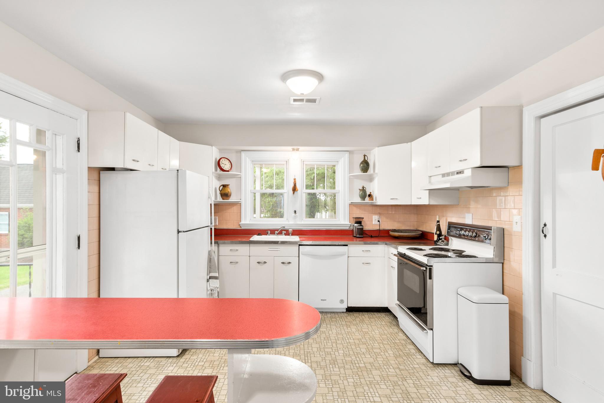 616 West Patrick Street Frederick, MD 21701 - Photo 19 of 81 LOVE the retro red