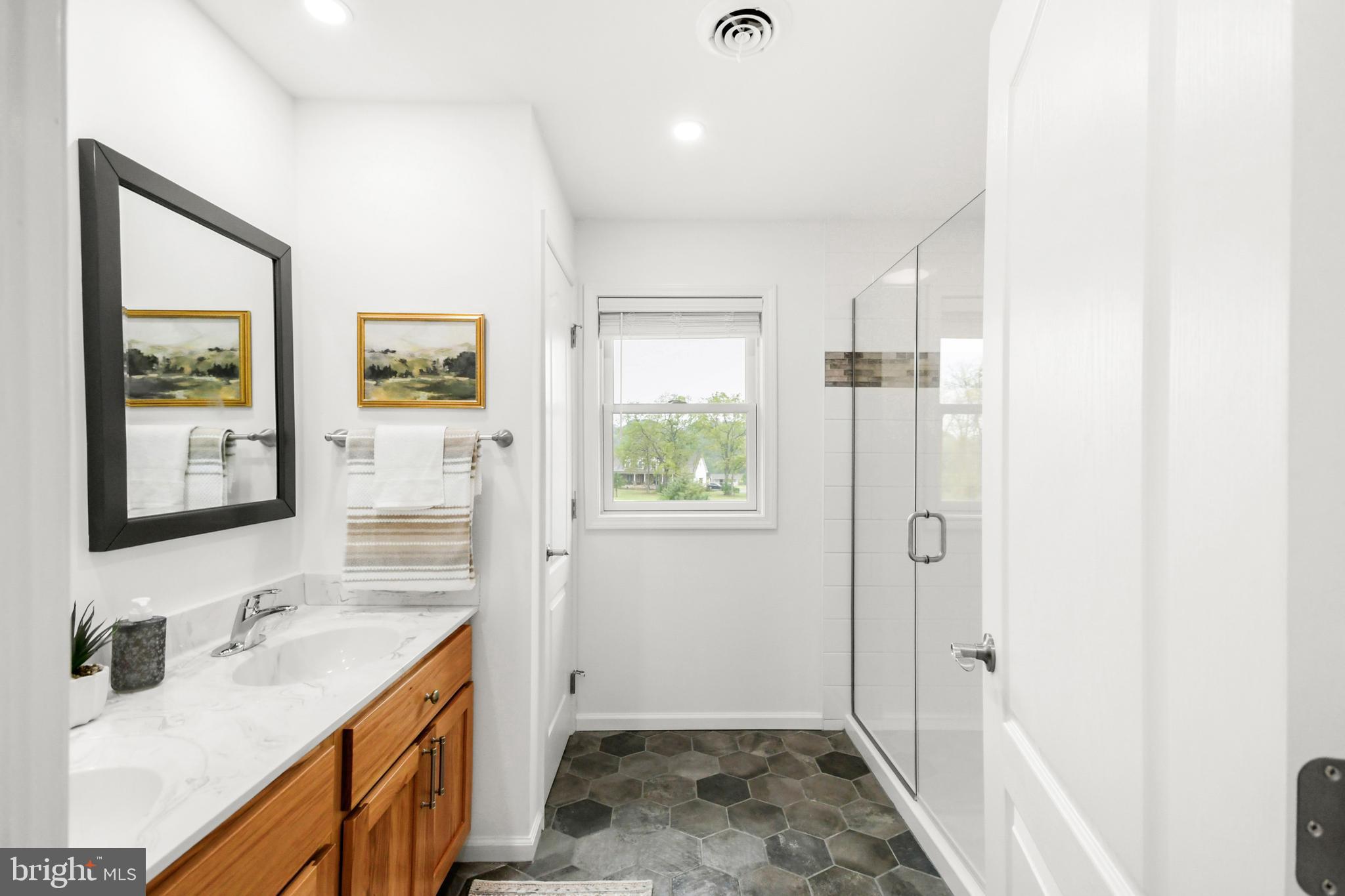 9508 Stottlemyer Road Boonsboro, MD 21713 - Photo 23 of 34 Primary bath
