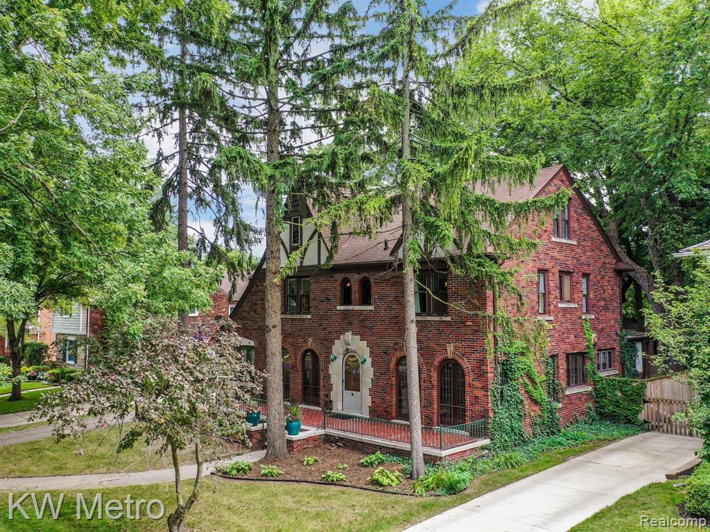 1235 Yorkshire Road Grosse Pointe Park, MI 48230 - Photo 3 of 51