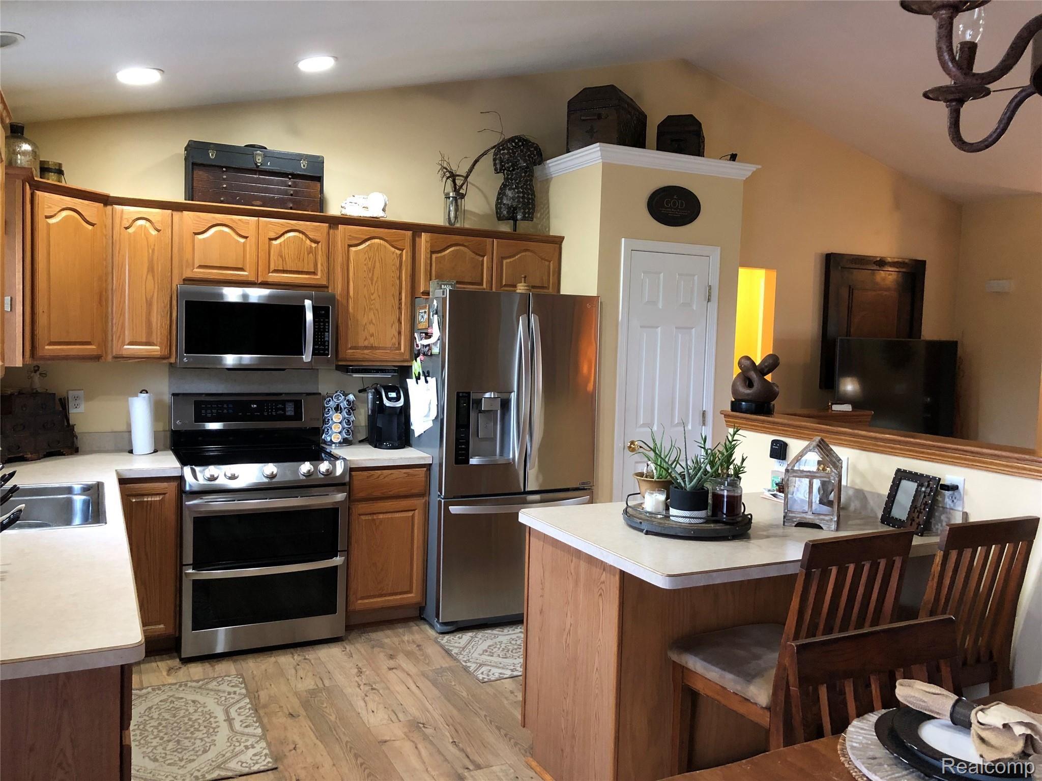 5312 North Webster Road Flint, MI 48504 - Photo 9 of 66 HvdcTh5WRoWglWQUmLrqAA.jpg