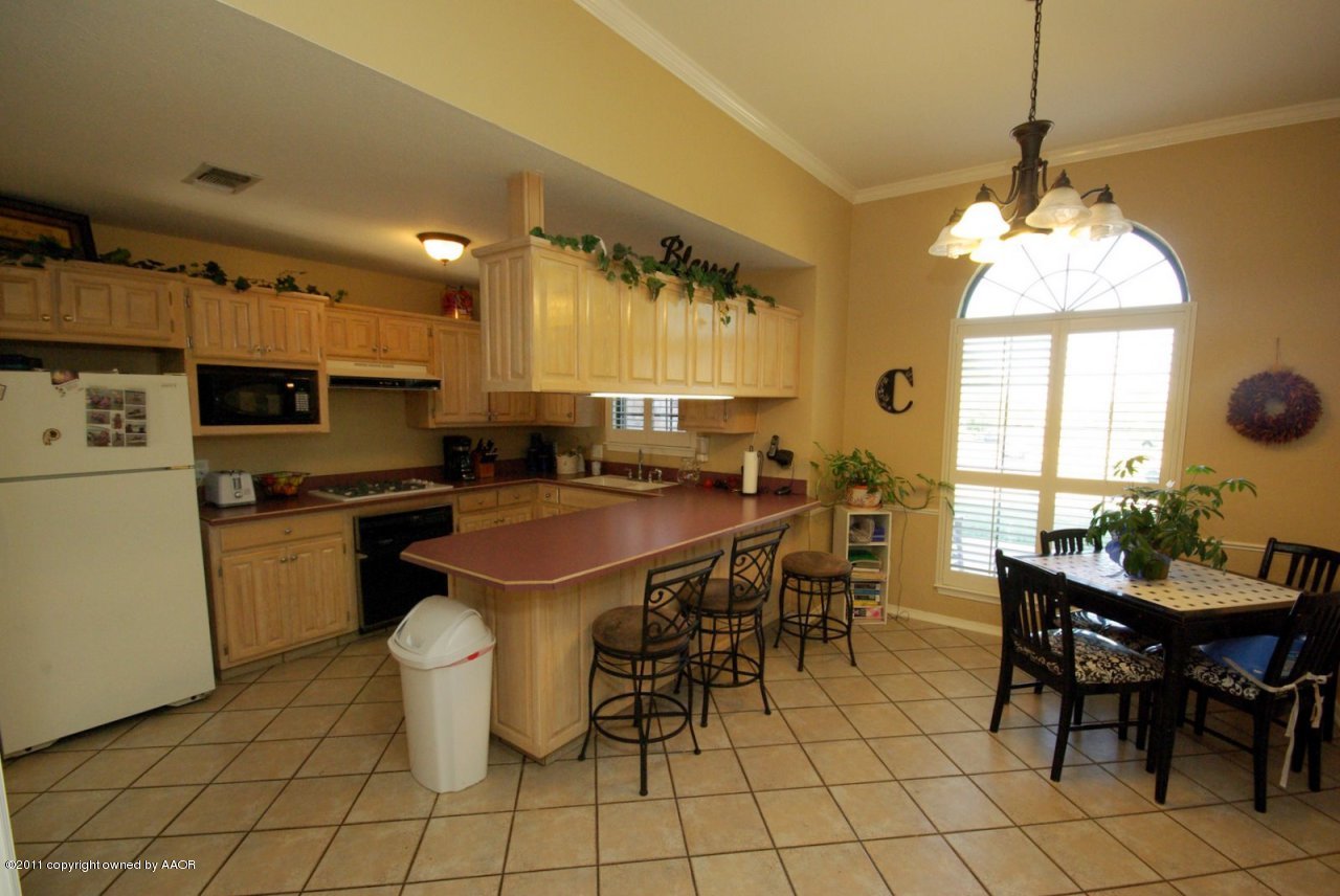 4223 Relatta Avenue Amarillo, TX 79110 - Photo 3 of 13 Kitchen and Dining