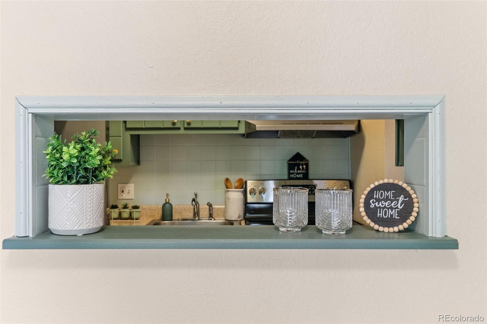 3035 Oneal Parkway, Unit 37V Boulder, CO 80301 - Photo 15 of 49 a view of dining table