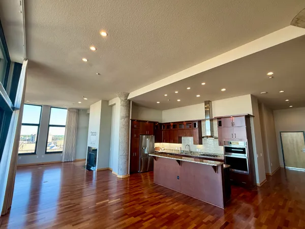 $4,700 | 320 East Buffalo Street, Unit 803, Milwaukee, WI 53202
