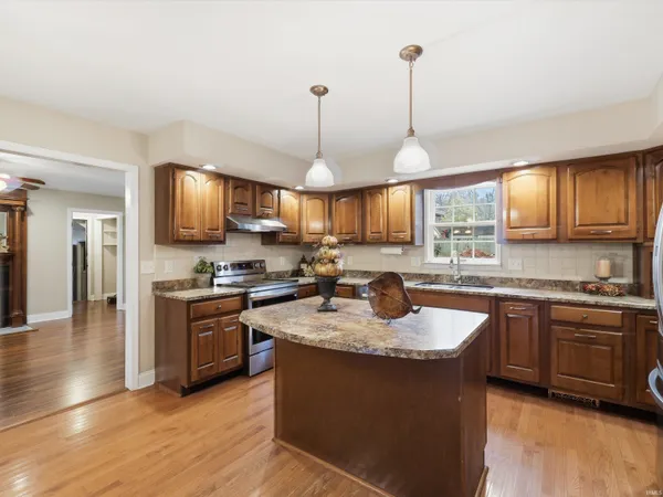 $479,000 | 8855 Hickory Lane, Newburgh, IN 47630