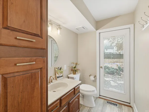 $500,000 | 8855 Hickory Lane, Newburgh, IN 47630