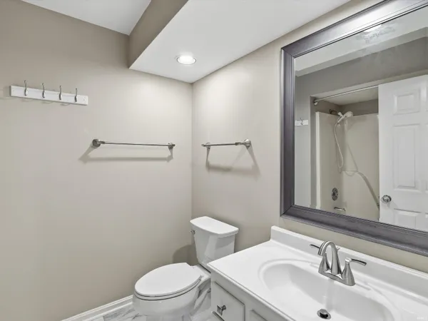 $500,000 | 8855 Hickory Lane, Newburgh, IN 47630