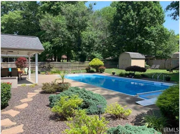 $500,000 | 8855 Hickory Lane, Newburgh, IN 47630