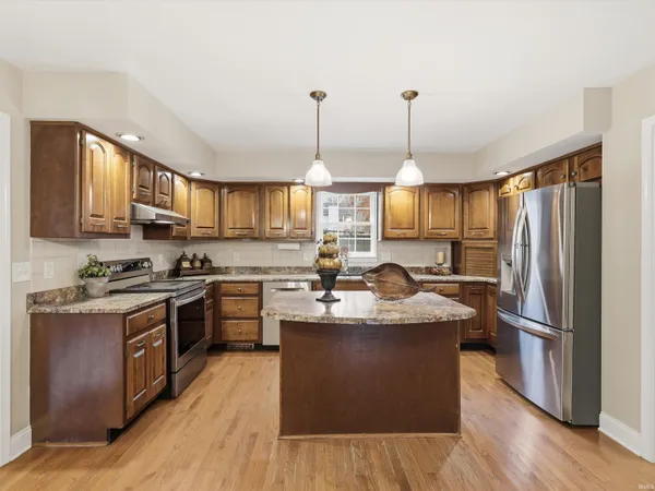 $500,000 | 8855 Hickory Lane, Newburgh, IN 47630