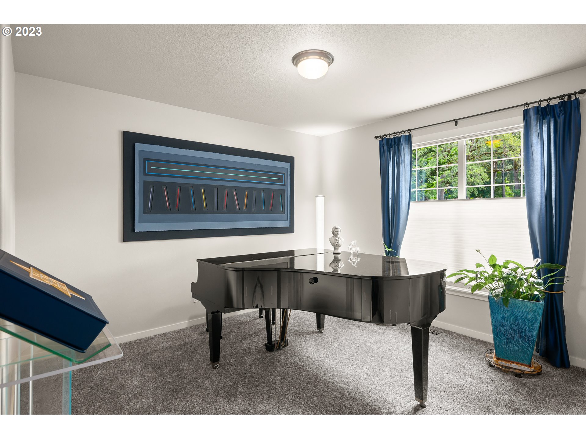 8964 Southwest Taylors Ferry Road Portland, OR 97223 - Photo 15 of 32 a living room with furniture and a potted plant