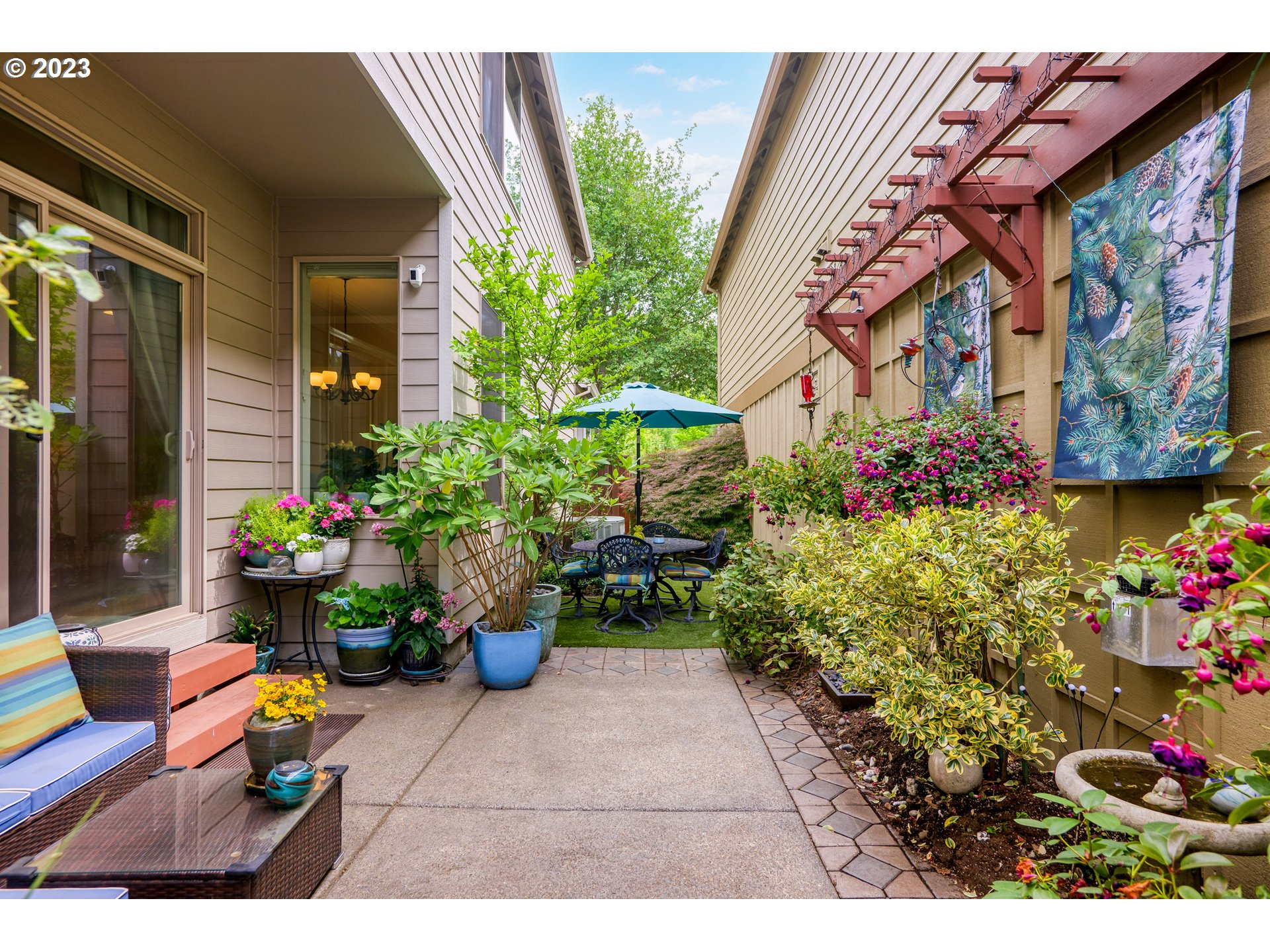 8964 Southwest Taylors Ferry Road Portland, OR 97223 - Photo 28 of 32 a view of a chairs and table in a backyard