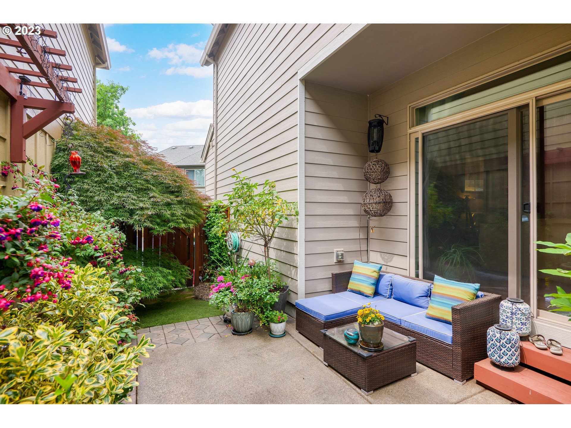 8964 Southwest Taylors Ferry Road Portland, OR 97223 - Photo 31 of 32 a view of yard with outdoor seating