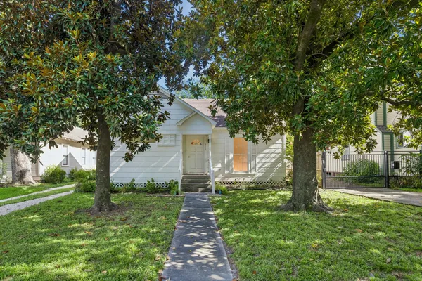$3,300 | 326 West 22nd Street, Houston, TX 77008