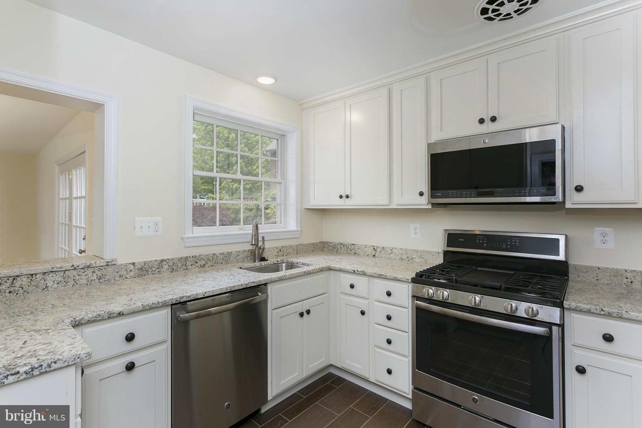 6720 Sherwood Road Baltimore, MD 21239 - Photo 2 of 29 Kitchen