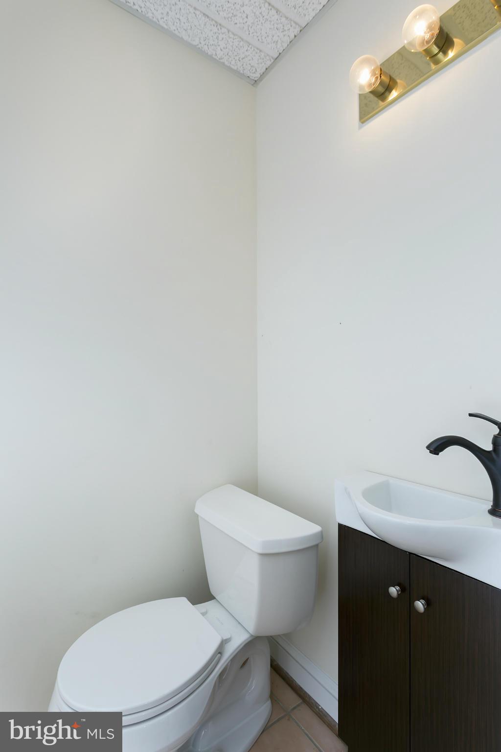 6720 Sherwood Road Baltimore, MD 21239 - Photo 11 of 29 Bath