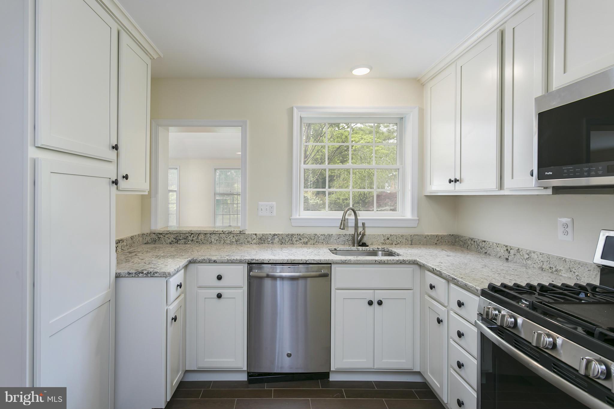 6720 Sherwood Road Baltimore, MD 21239 - Photo 3 of 29 Kitchen