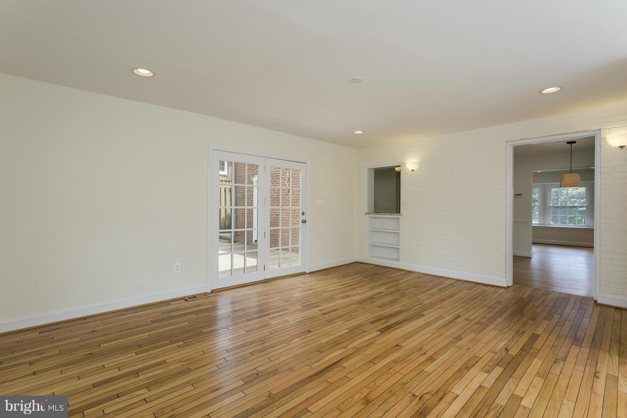 6720 Sherwood Road Baltimore, MD 21239 - Photo 10 of 29 Family Room