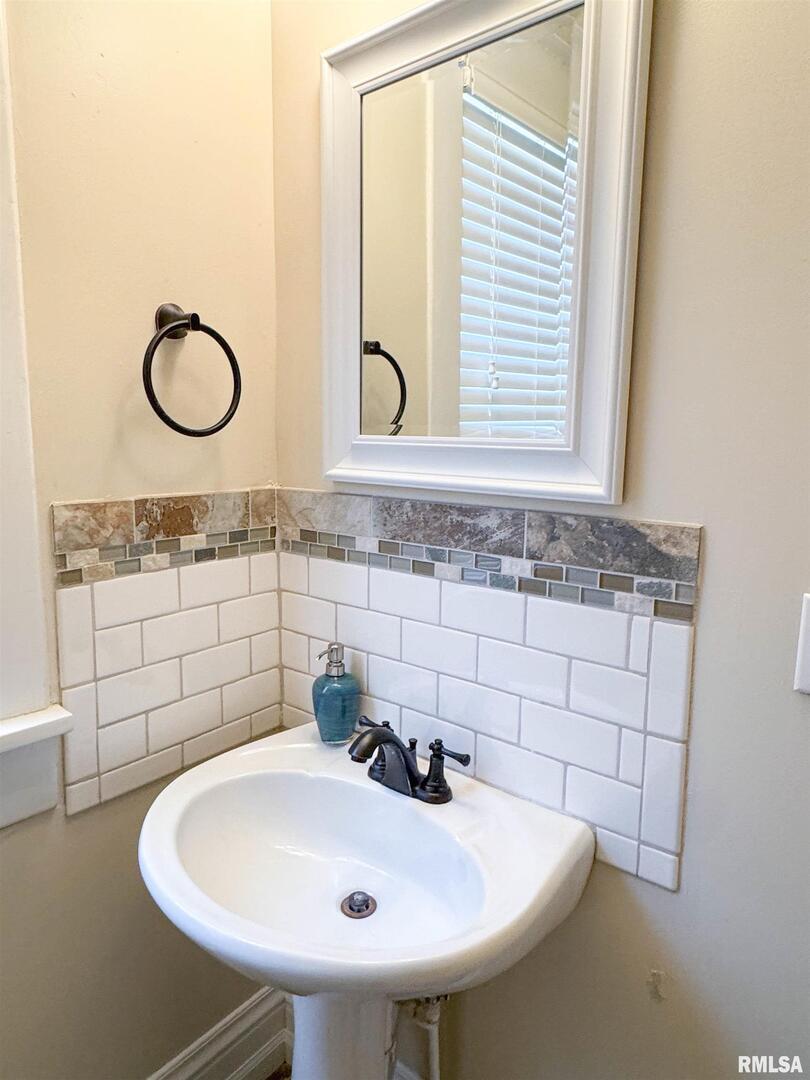 102 Southeast Front Street Dongola, IL 62926 - Photo 32 of 78 a bathroom with a sink and a mirror