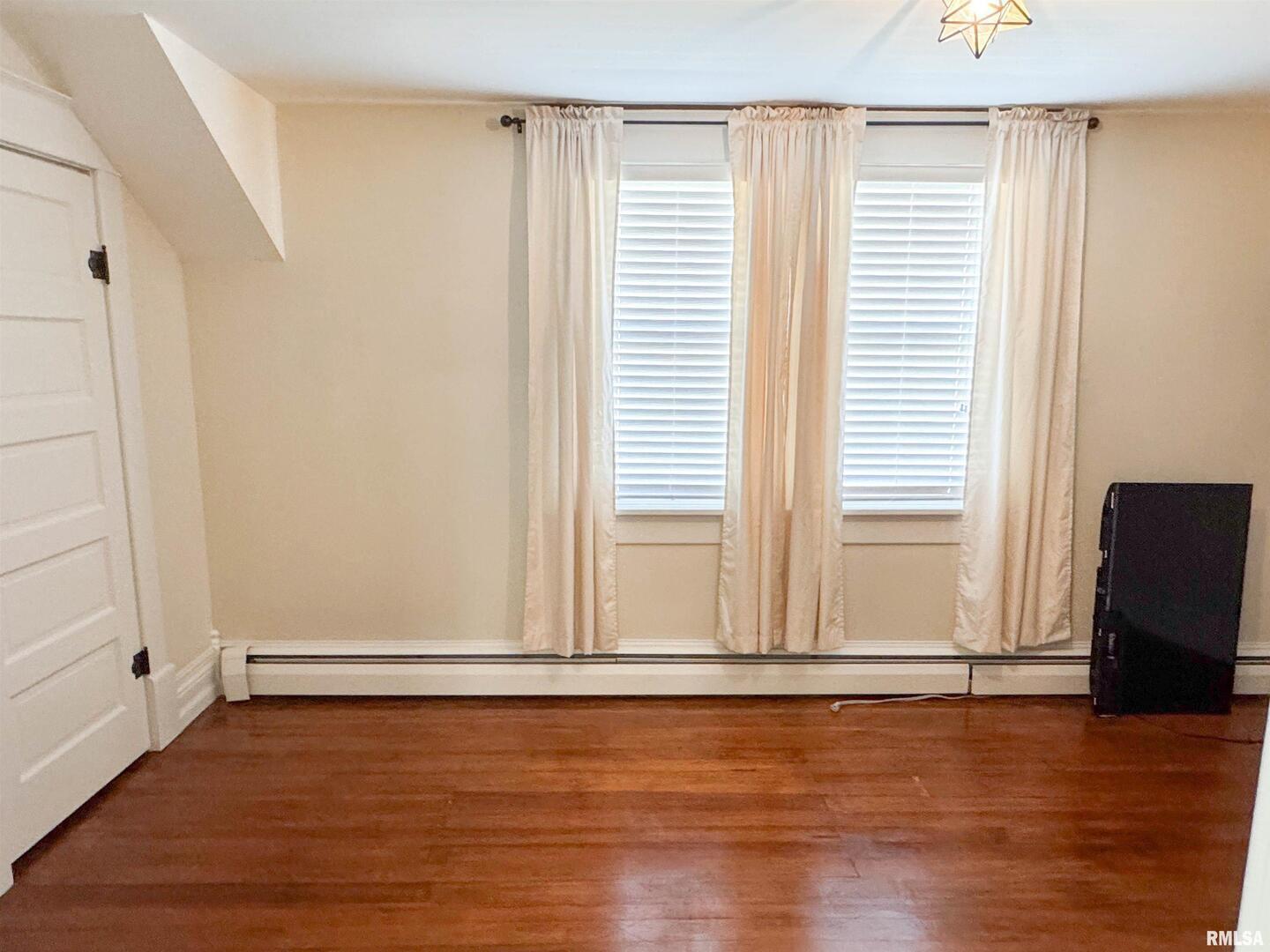 102 Southeast Front Street Dongola, IL 62926 - Photo 42 of 78 a view of a livingroom with wooden floor
