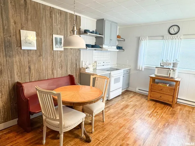 $275,000 | 102 Southeast Front Street, Dongola, IL 62926