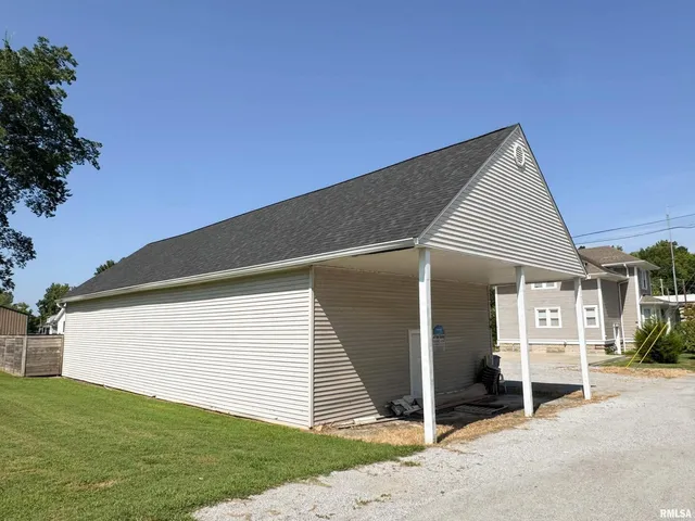 $275,000 | 102 Southeast Front Street, Dongola, IL 62926