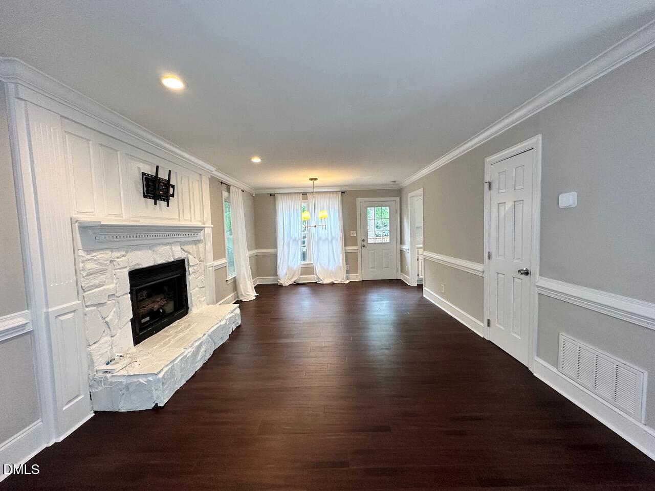 3117 East Folkestone Place Raleigh, NC 27604 - Photo 4 of 19 IMG_7025