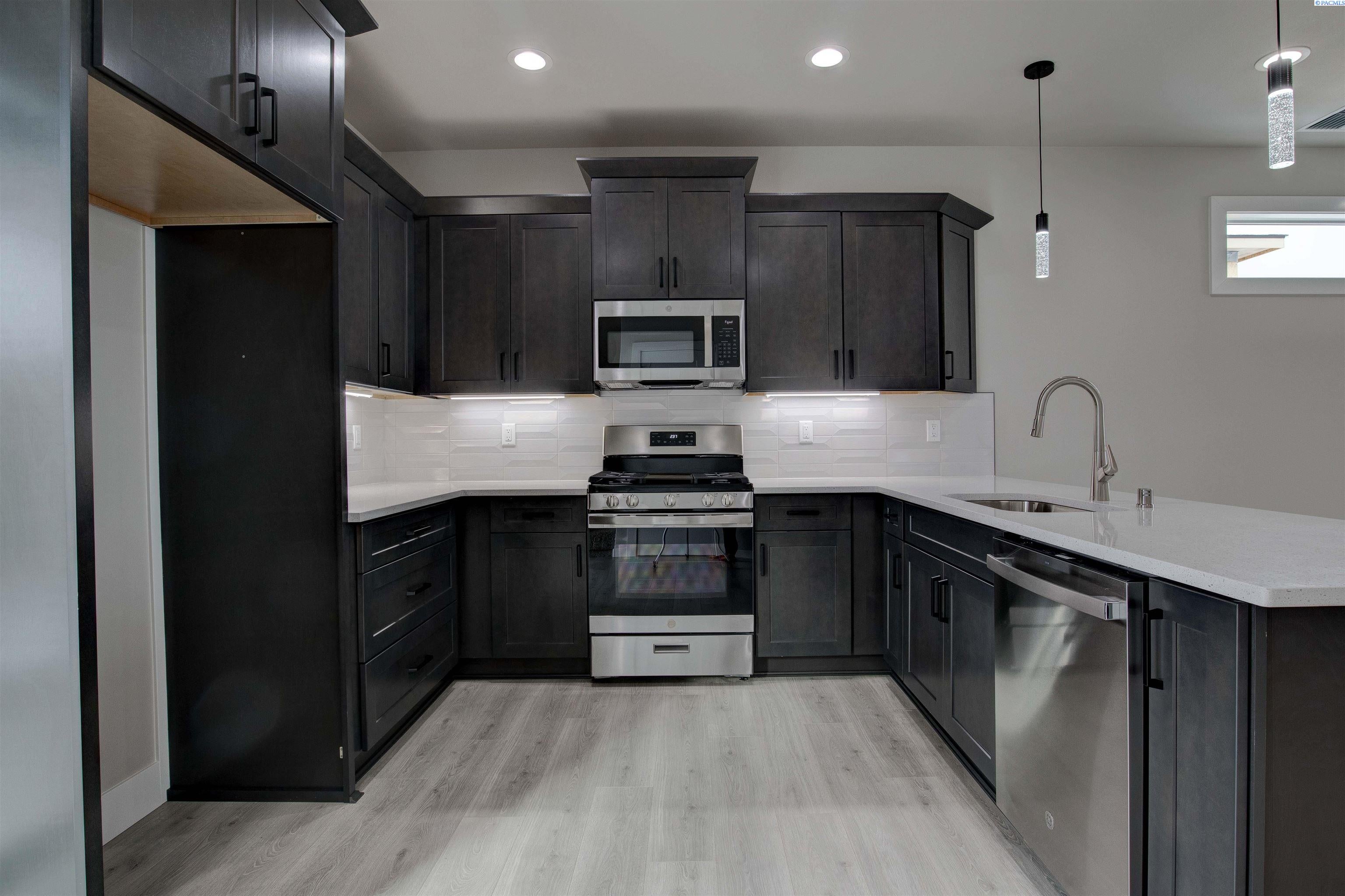 719 Rio Vista Loop, Unit LOT 4 Sunnyside, WA 98944 - Photo 7 of 23 Gallery Image 7